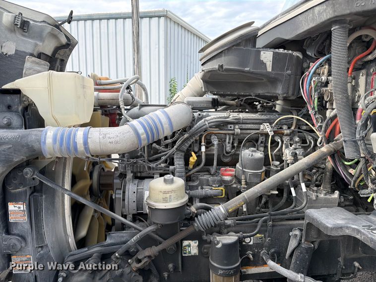 image for item FC3139 2020 Peterbilt 579 semi truck