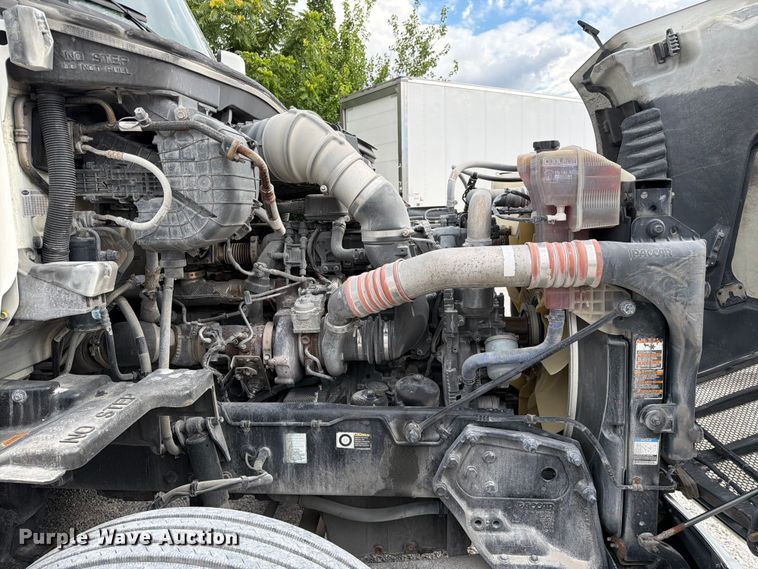 image for item FC3139 2020 Peterbilt 579 semi truck