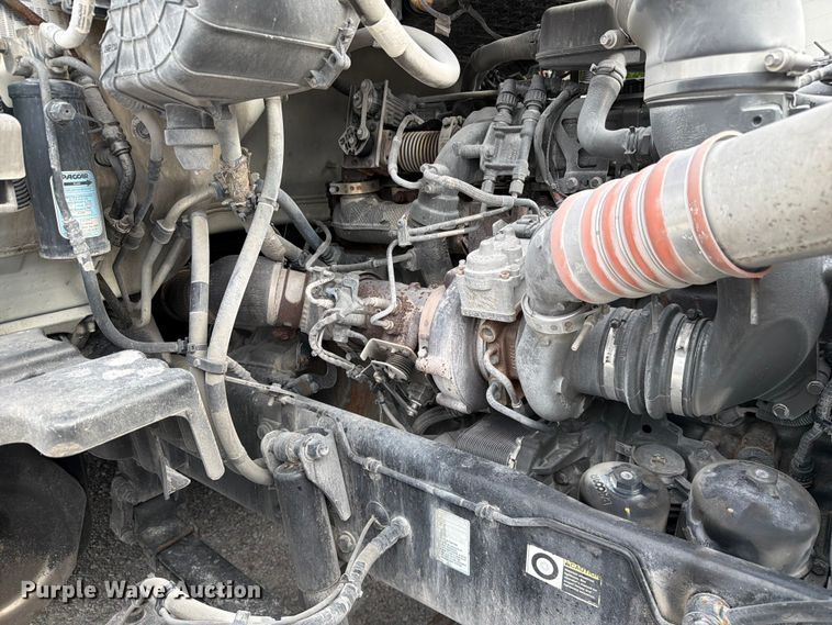 image for item FC3139 2020 Peterbilt 579 semi truck