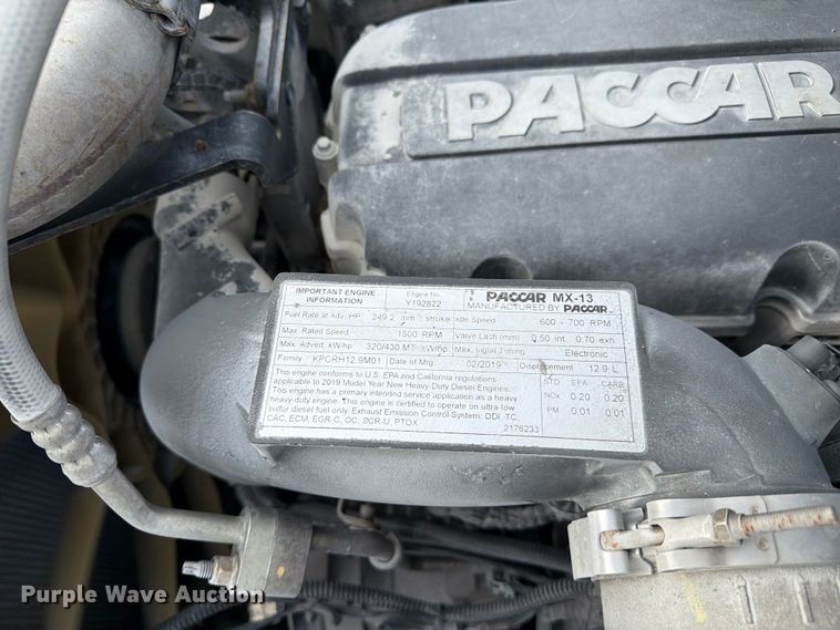 image for item FC3139 2020 Peterbilt 579 semi truck