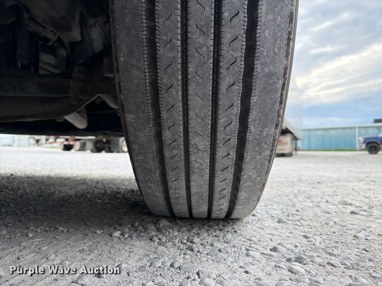 image for item FC3139 2020 Peterbilt 579 semi truck