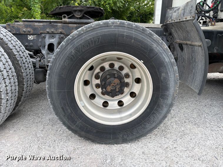 image for item FC3139 2020 Peterbilt 579 semi truck