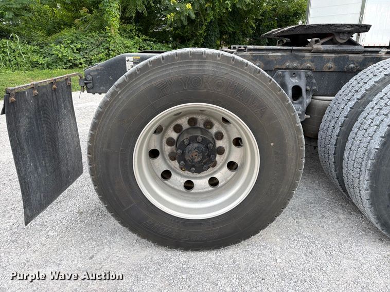 image for item FC3139 2020 Peterbilt 579 semi truck