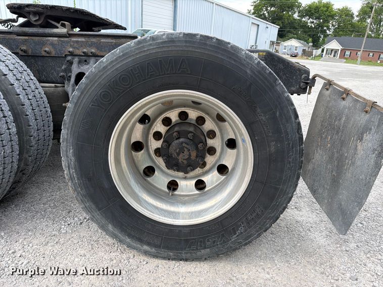 image for item FC3139 2020 Peterbilt 579 semi truck