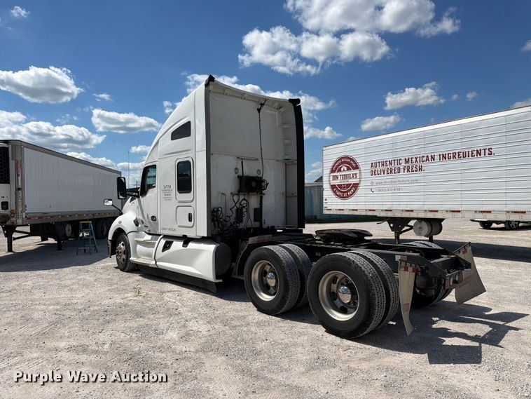 image for item FC3141 2020 Kenworth T680 semi truck