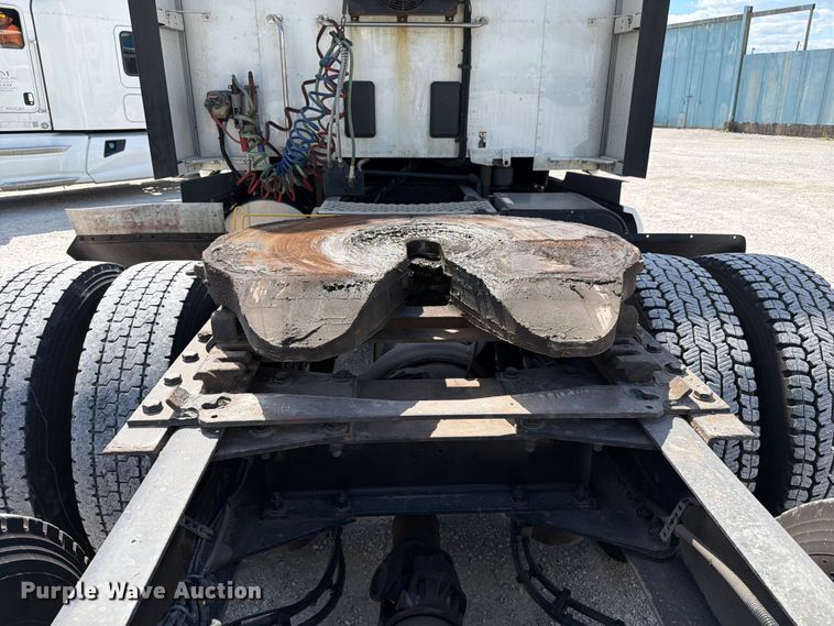 image for item FC3141 2020 Kenworth T680 semi truck