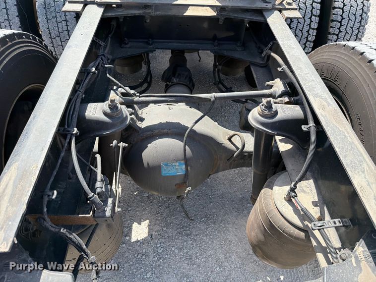 image for item FC3141 2020 Kenworth T680 semi truck