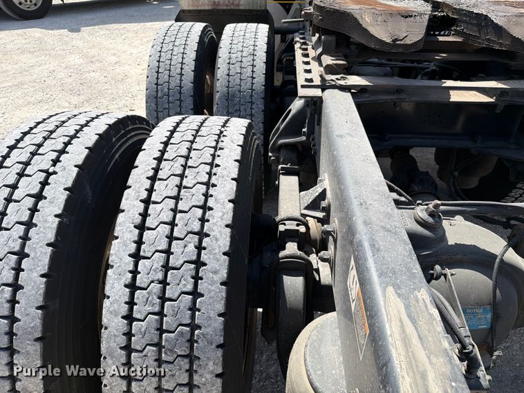 image for item FC3141 2020 Kenworth T680 semi truck