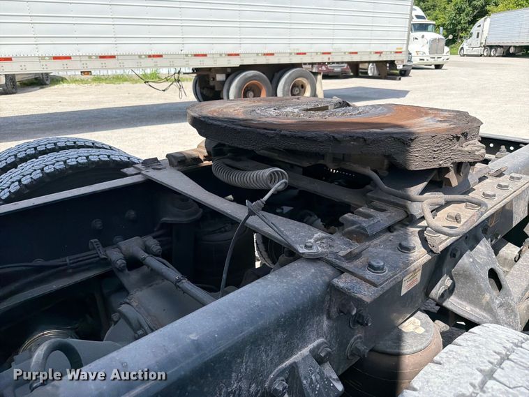image for item FC3141 2020 Kenworth T680 semi truck