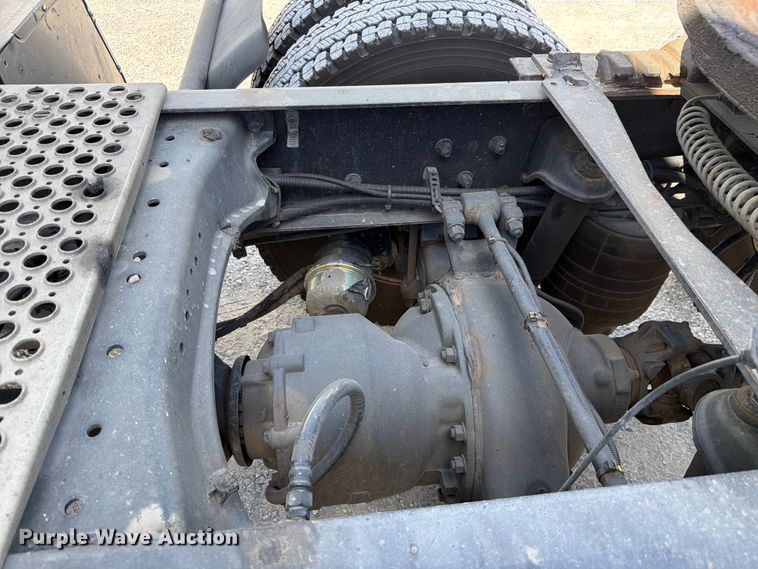 image for item FC3141 2020 Kenworth T680 semi truck