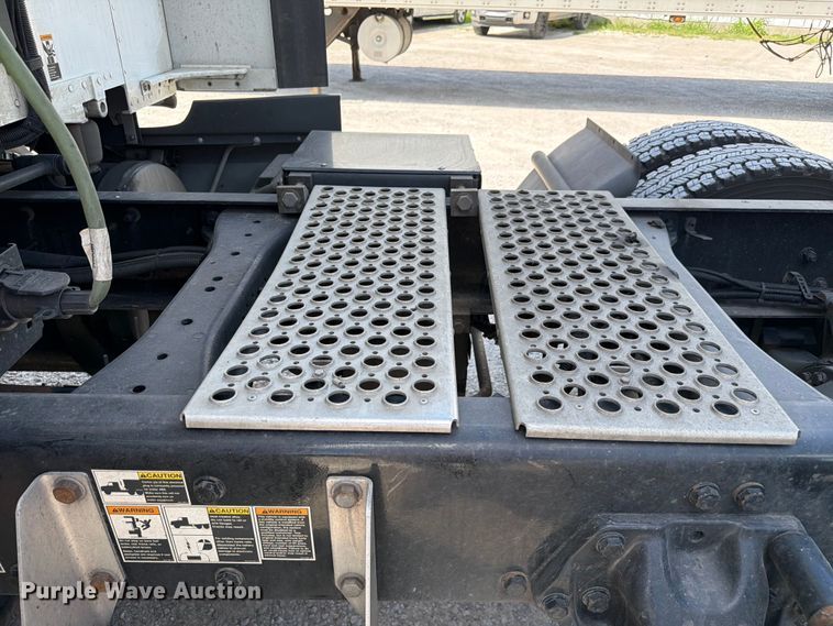 image for item FC3141 2020 Kenworth T680 semi truck