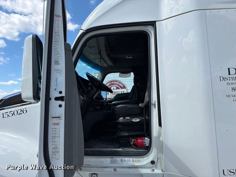image for item FC3141 2020 Kenworth T680 semi truck