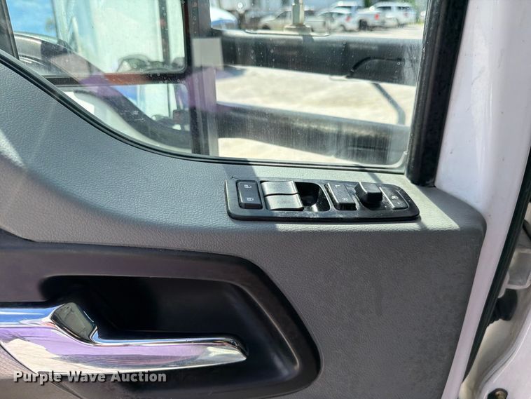 image for item FC3141 2020 Kenworth T680 semi truck