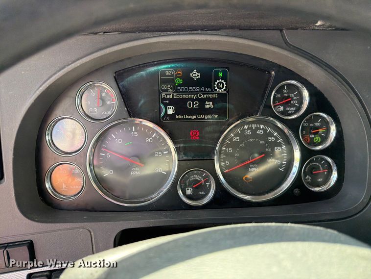 image for item FC3141 2020 Kenworth T680 semi truck