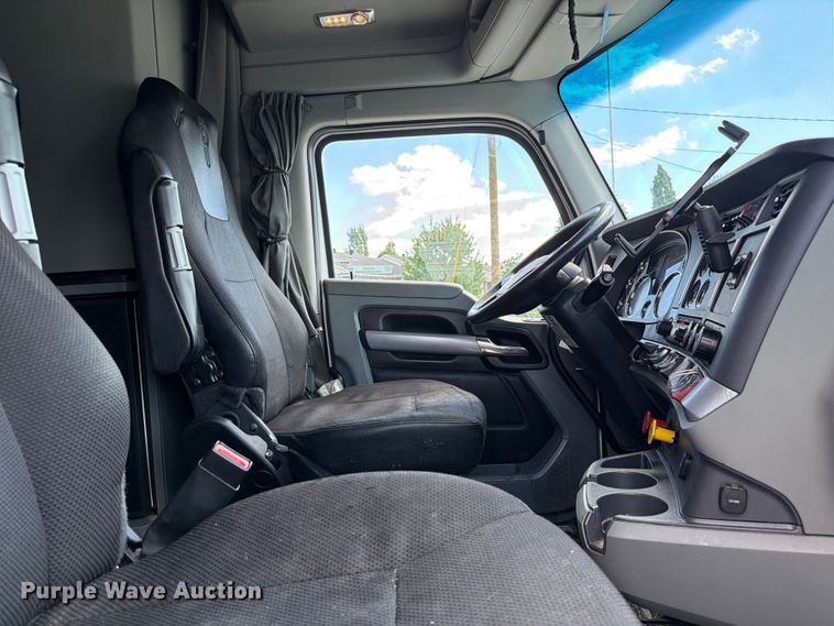 image for item FC3141 2020 Kenworth T680 semi truck