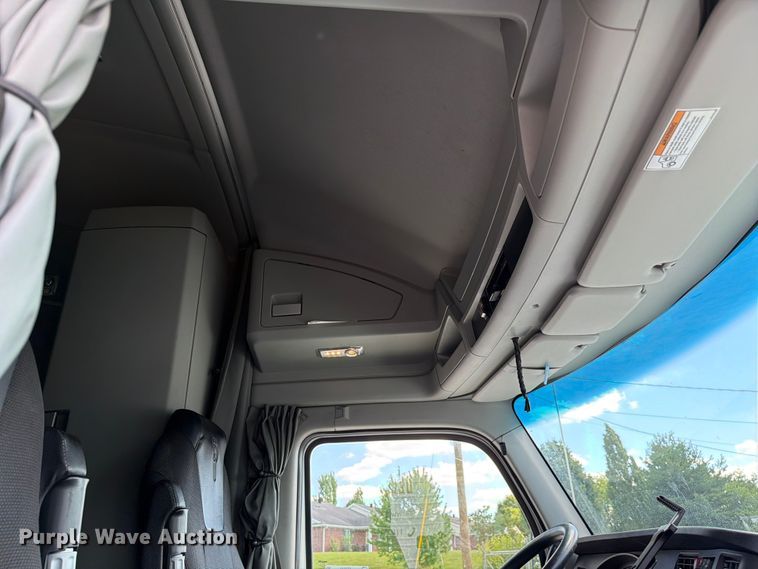 image for item FC3141 2020 Kenworth T680 semi truck