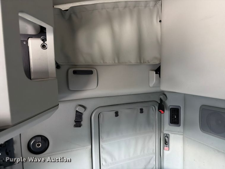 image for item FC3141 2020 Kenworth T680 semi truck