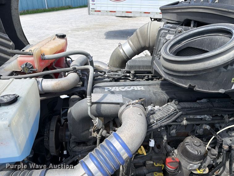 image for item FC3141 2020 Kenworth T680 semi truck