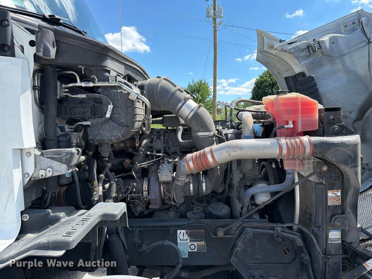 image for item FC3141 2020 Kenworth T680 semi truck