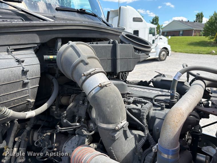 image for item FC3141 2020 Kenworth T680 semi truck