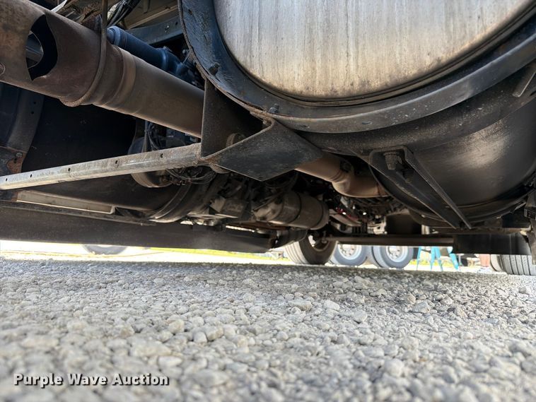 image for item FC3141 2020 Kenworth T680 semi truck