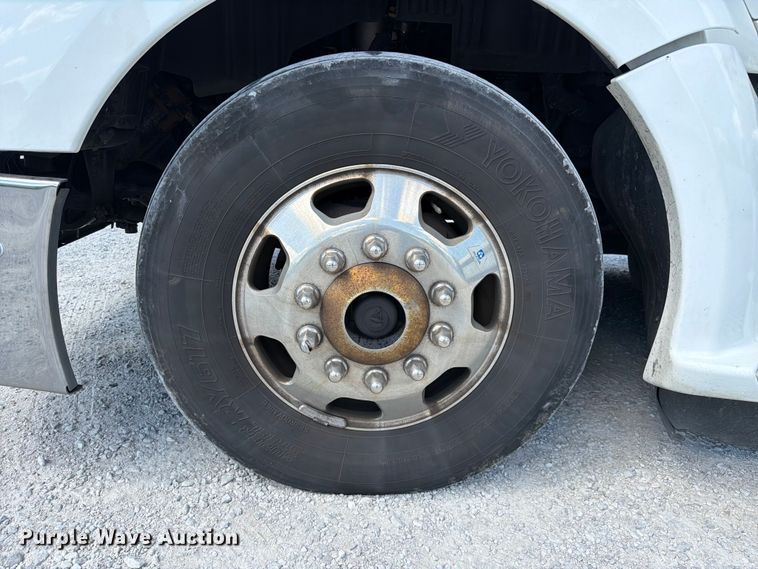 image for item FC3141 2020 Kenworth T680 semi truck