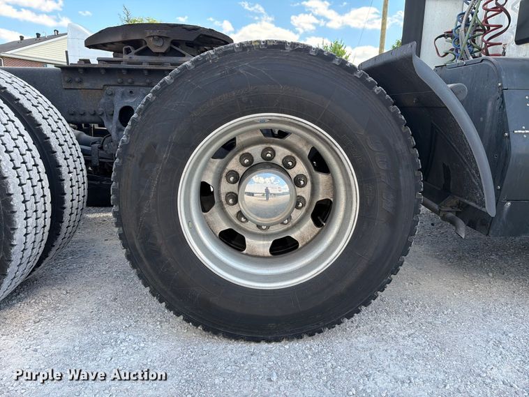 image for item FC3141 2020 Kenworth T680 semi truck