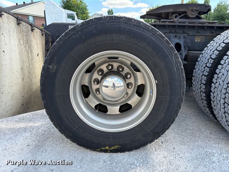 image for item FC3141 2020 Kenworth T680 semi truck