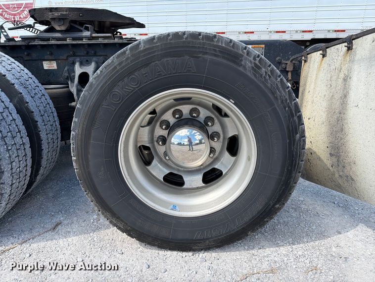 image for item FC3141 2020 Kenworth T680 semi truck