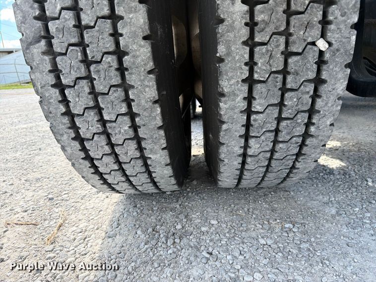 image for item FC3141 2020 Kenworth T680 semi truck