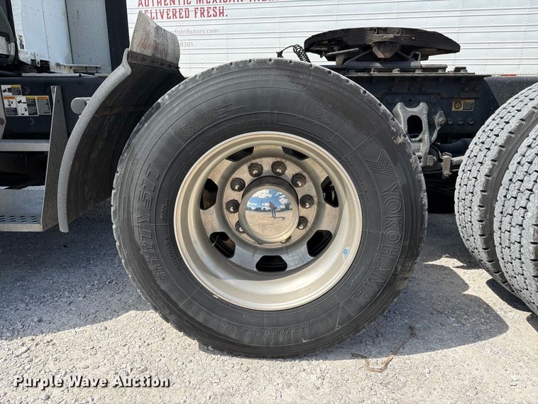 image for item FC3141 2020 Kenworth T680 semi truck