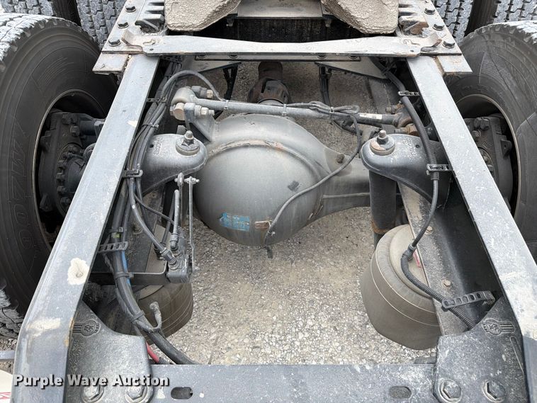 image for item FC3145 2020 Kenworth T680 semi truck
