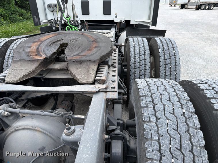 image for item FC3145 2020 Kenworth T680 semi truck