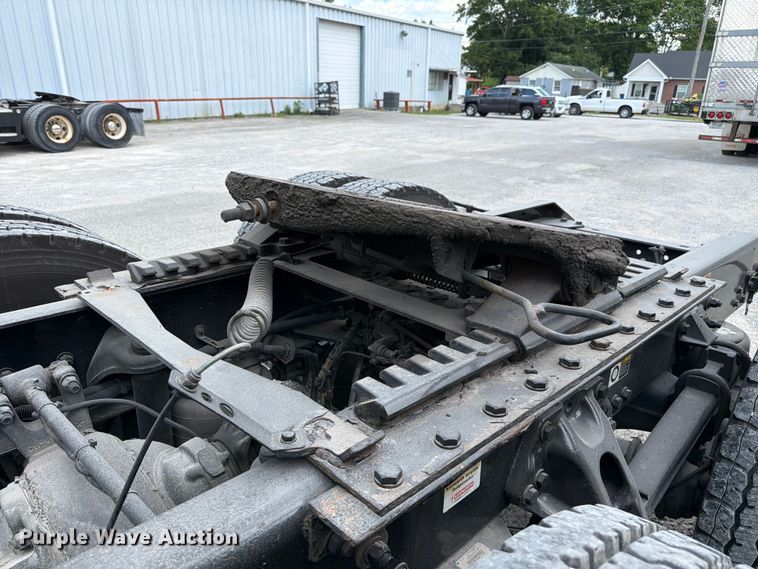 image for item FC3145 2020 Kenworth T680 semi truck