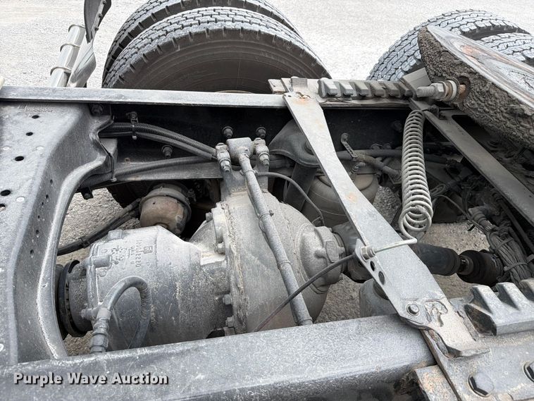 image for item FC3145 2020 Kenworth T680 semi truck