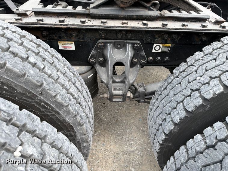 image for item FC3145 2020 Kenworth T680 semi truck