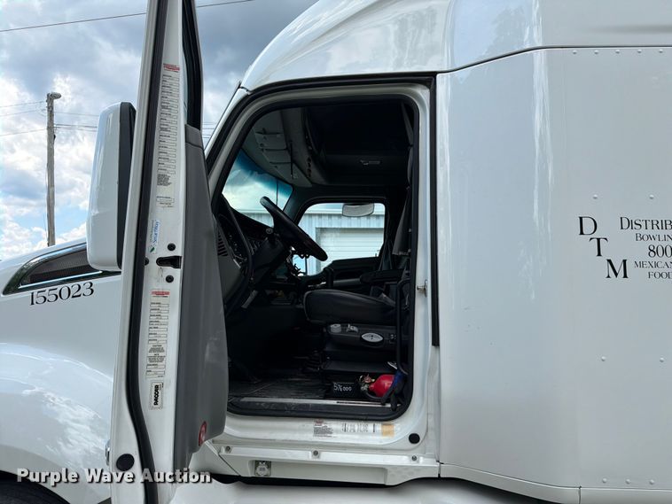 image for item FC3145 2020 Kenworth T680 semi truck