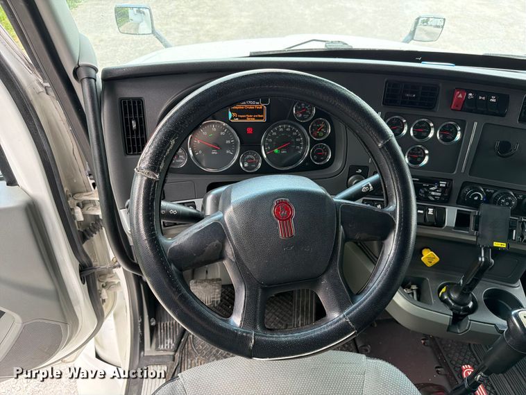 image for item FC3145 2020 Kenworth T680 semi truck