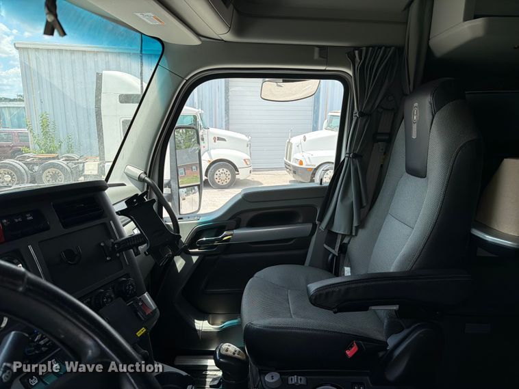 image for item FC3145 2020 Kenworth T680 semi truck