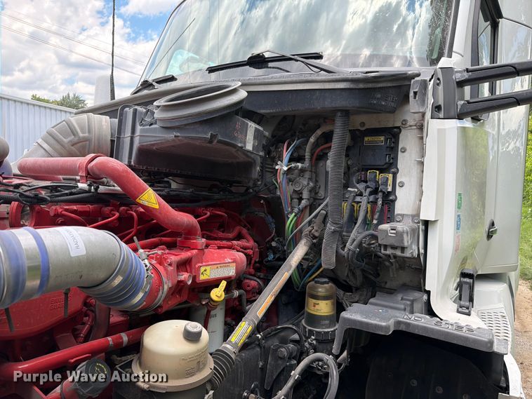 image for item FC3145 2020 Kenworth T680 semi truck