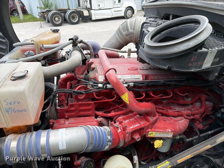 image for item FC3145 2020 Kenworth T680 semi truck