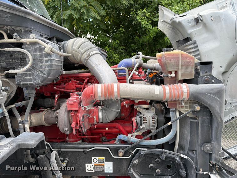 image for item FC3145 2020 Kenworth T680 semi truck