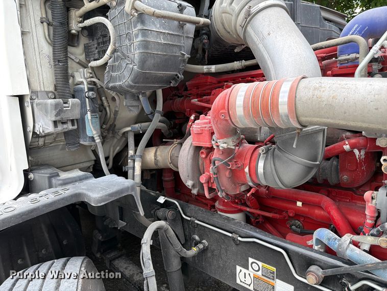 image for item FC3145 2020 Kenworth T680 semi truck
