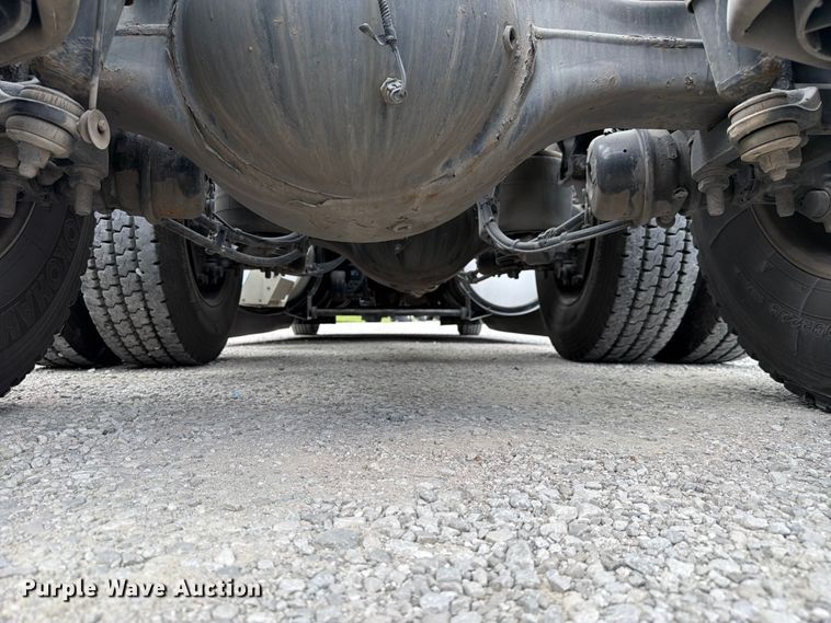 image for item FC3145 2020 Kenworth T680 semi truck