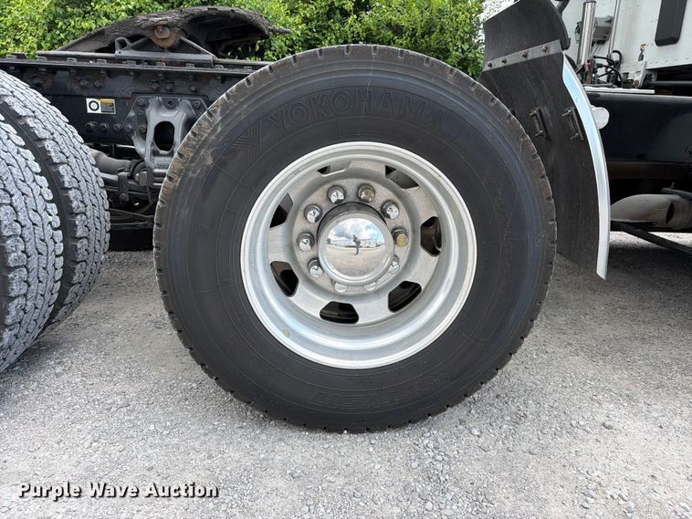 image for item FC3145 2020 Kenworth T680 semi truck