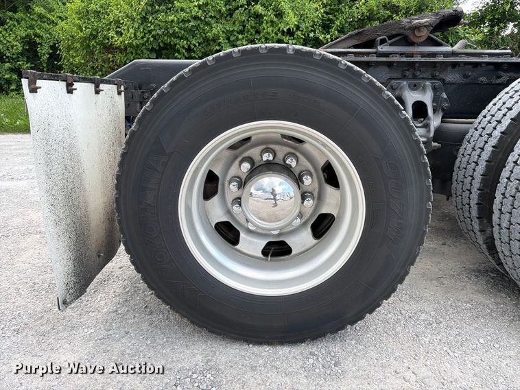 image for item FC3145 2020 Kenworth T680 semi truck