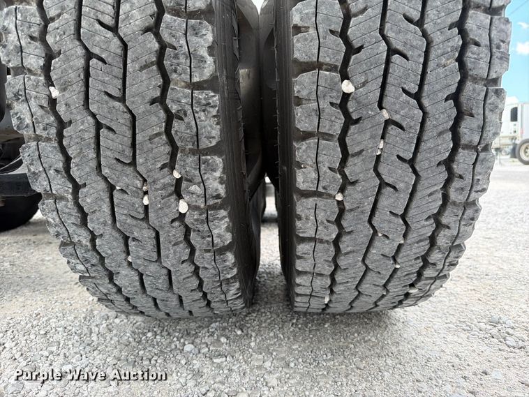 image for item FC3145 2020 Kenworth T680 semi truck