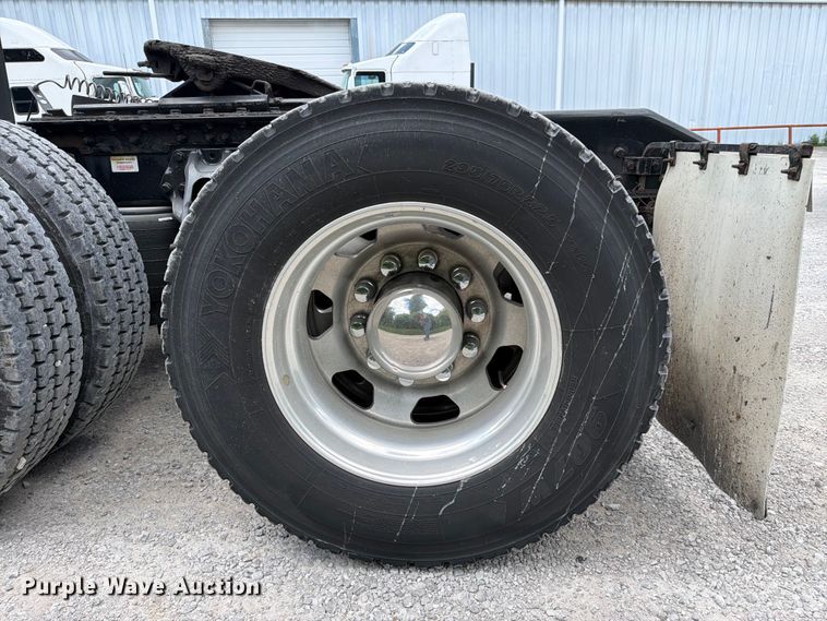 image for item FC3145 2020 Kenworth T680 semi truck
