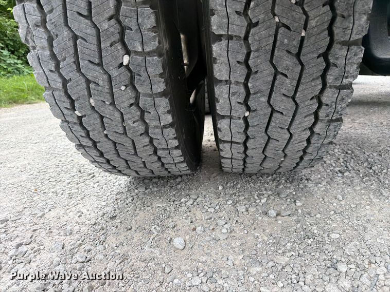 image for item FC3145 2020 Kenworth T680 semi truck