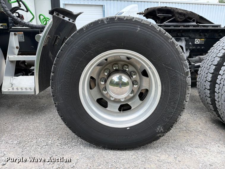 image for item FC3145 2020 Kenworth T680 semi truck